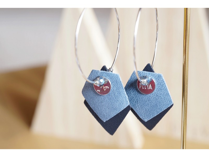 créoles argent 925, cuir bleu nuit et pailleté créoles argent 925, cuir bleu nuit et pailleté