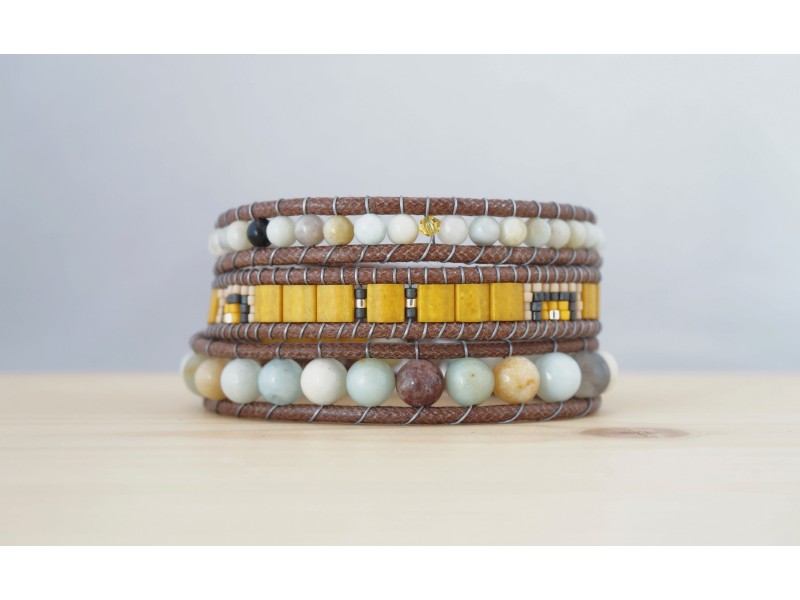 wrap trois tours en pierres fines "amazonite arc en ciel", miyuki et swarovski, jaune moutarde, vert d'eau, brun et ocre wrap trois tours en pierres fines "amazonite arc en ciel", miyuki et swarovski, jaune moutarde, vert d'eau, brun et ocre