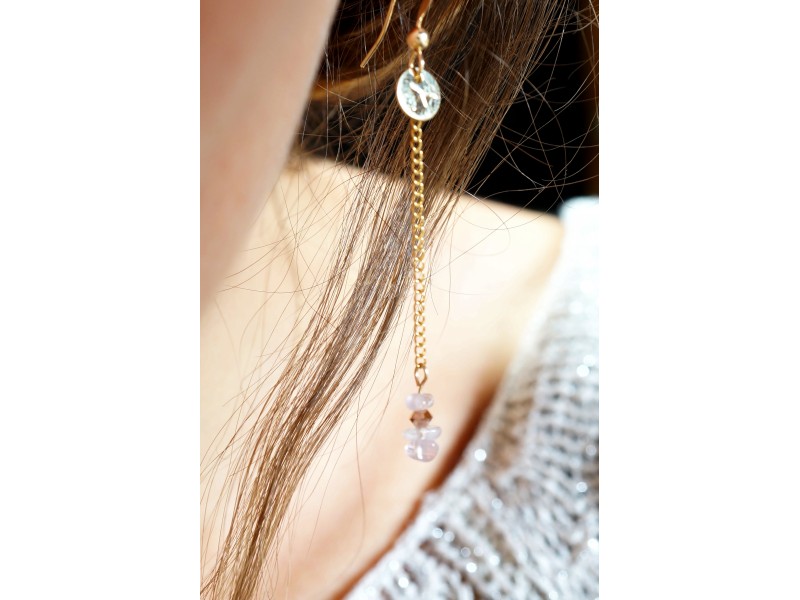 boucles pendantes en quartz rose et plaqué or boucles pendantes en quartz rose et plaqué or