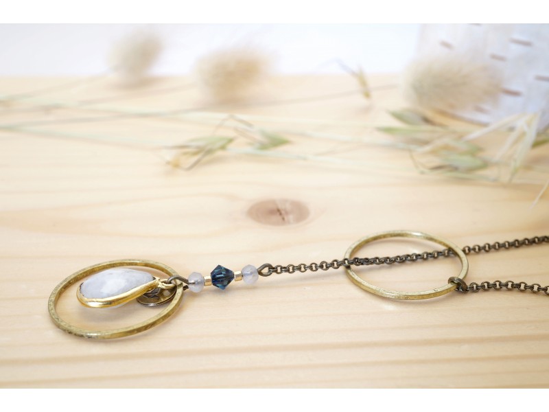 sautoir en laiton et labradorite blanche sautoir en laiton et labradorite blanche