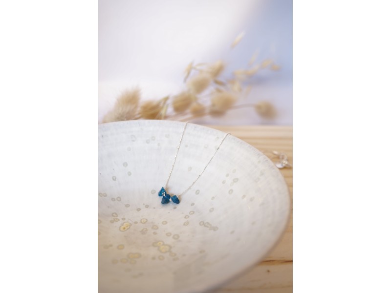 collier femme , ras de cou , pierre naturelle apatite et chaine fine plaqué argent collier femme , ras de cou , pierre naturelle apatite et chaine fine plaqué argent
