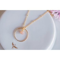 collier goutte , pierre de lune rosée , plaqué or