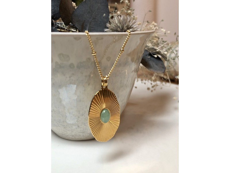 collier doré, amazonite verte, médaillon