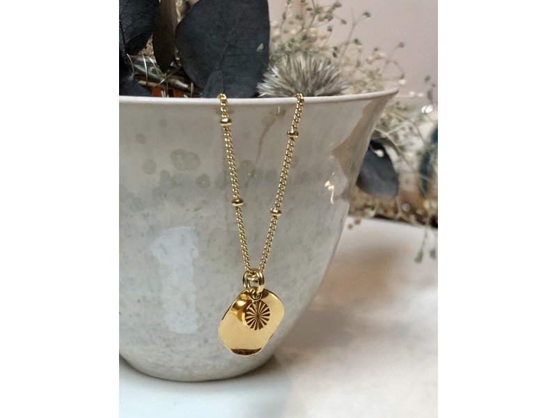 Collier doré à l'or fin avec medailles