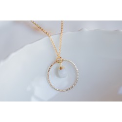 collier plaqué or et pierre de lune blanche