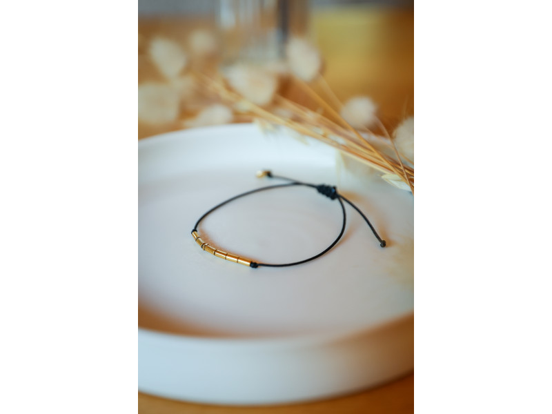 bracelet femme, hématite doré, cordon noir, bijou fin  , pierre naturelle, pierre fine