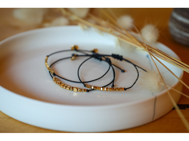 bracelet femme, hématite doré, cordon noir, bijou fin  , pierre naturelle, pierre fine