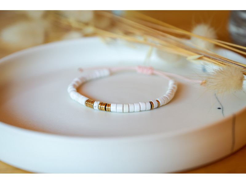 bracelet heishi, blanc et or , bracelet femme, coquillage, bijoux été