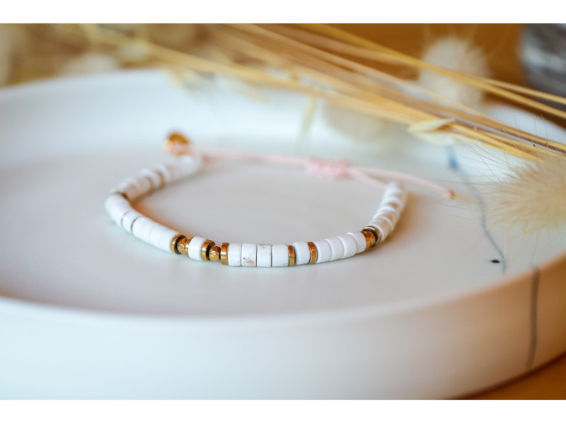 bracelet heishi, blanc et or , bracelet femme, coquillage, bijoux été