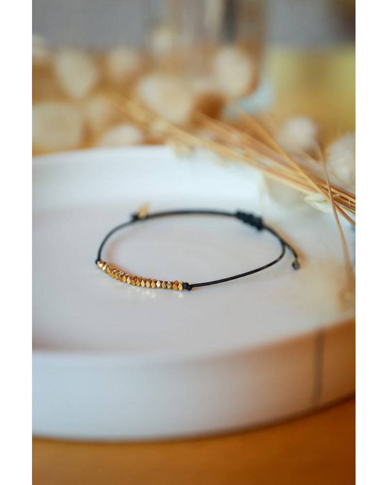 bracelet femme, hématite doré, cordon noir, bijou fin  , pierre naturelle, pierre fine