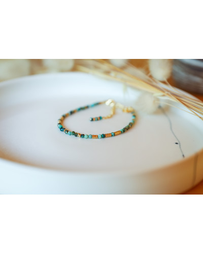 Bracelet en pierres naturelles turquoise africaine dans des tons de vert  , bijou femme