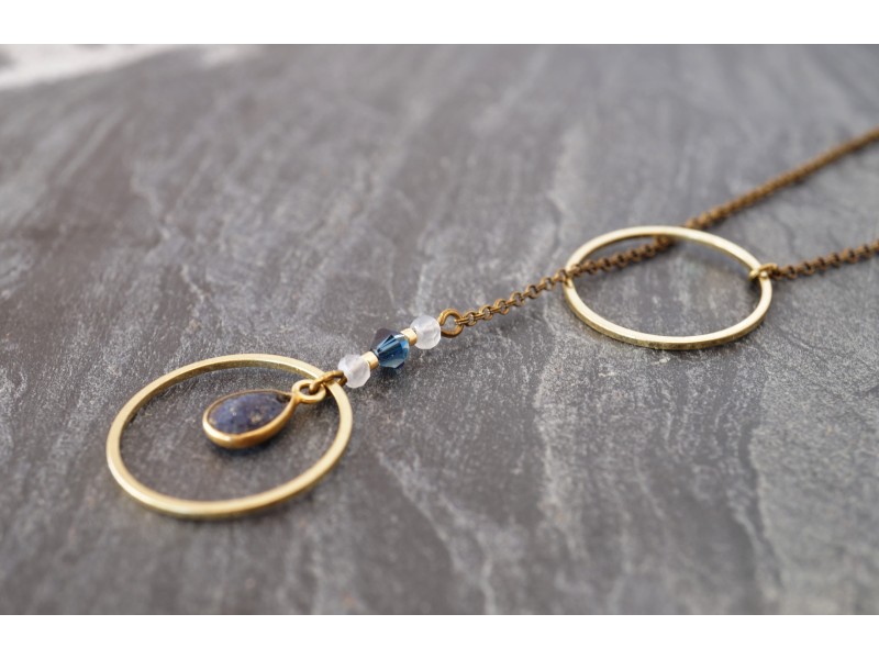 sautoir sérénité en pierre gemme Lapis lazuli et swarovski, bleu nuit et bleu ciel sautoir sérénité en pierre gemme Lapis lazuli et swarovski, bleu nuit et bleu ciel