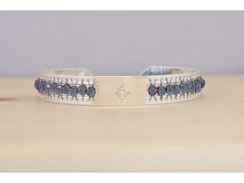 jonc laiton plaqué argent et perles en verre de bohème bleu translucide jonc laiton plaqué argent et perles en verre de bohème bleu translucide
